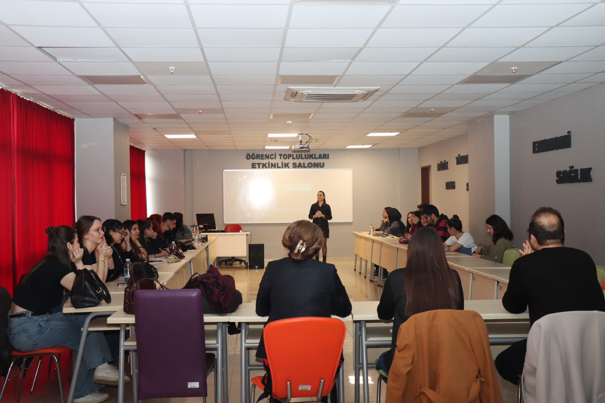 İKÇÜ’de Otizm Farkındalık Etkinliği