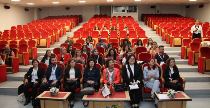 İKÇÜ’nün TÜBİTAK Projesi Romatoloji ile Beslenme Alanlarındaki Uzmanları Buluşturdu