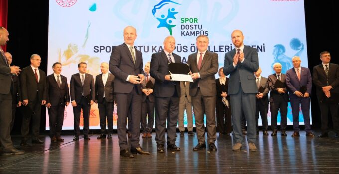 İKÇÜ’ye “Spor Dostu Kampüs” Ödülü