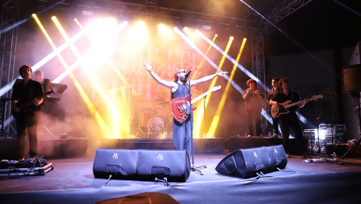 İKÇÜ FEST 2025’te Emre Fel Rüzgârı Esti