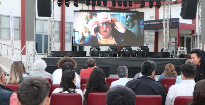 İKÇÜ Film Festivali’nde Görkemli Gala: “Zorla Güvenlik” Filmi Açık Hava Gösterimi ve Söyleşi