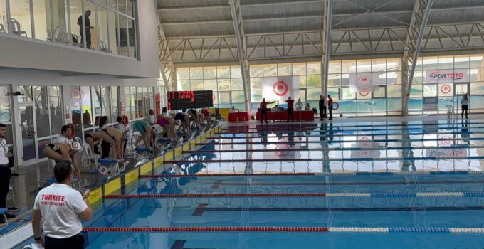Yüzme Türkiye Şampiyonası’nda İKÇÜ’den 4’üncülük Başarısı