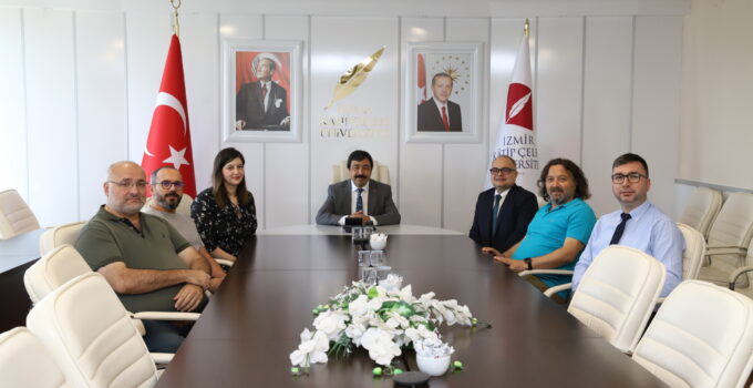 İKÇÜ’yü Gururlandıran Akademisyenlere Ödül
