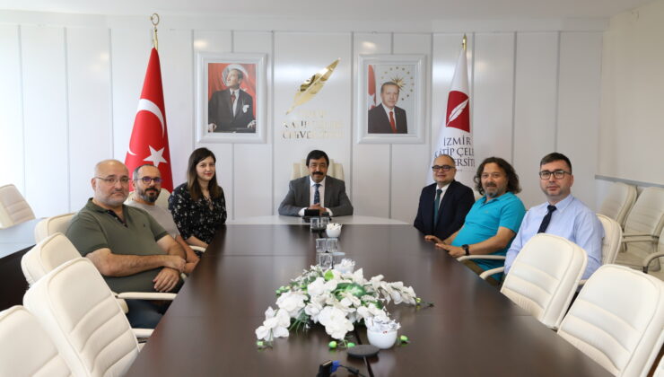 İKÇÜ’yü Gururlandıran Akademisyenlere Ödül
