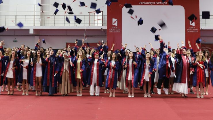 İKÇÜ Eczacılıkta Mezuniyet Coşkusu