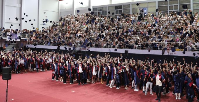 Genç Mühendislerin Mezuniyet Coşkusu