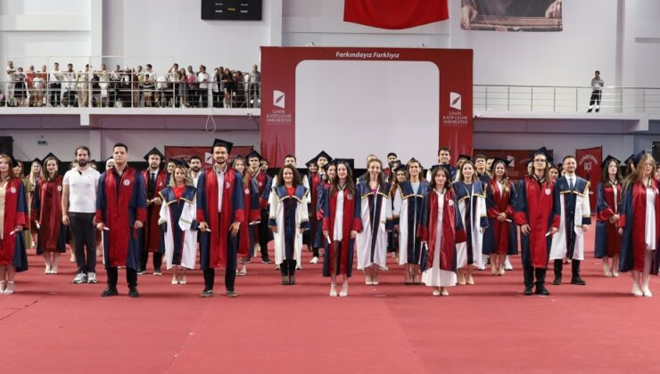 Sağlık Bilimleri Fakültesi 11. Dönem Mezunlarını Uğurladı