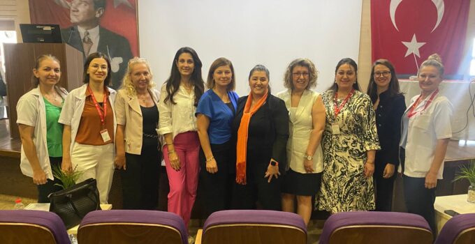 İKÇÜ SBF Hemşirelik Bölümü ile AEAH İşbirliğinde 1. İntörn Hemşire Çalıştayı Düzenlendi