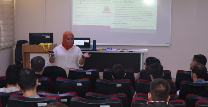 İKÇÜ’lü Genç Araştırmacılara Proje Yazma Eğitimi Verildi