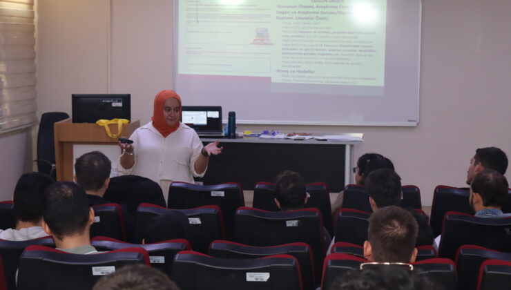 İKÇÜ’lü Genç Araştırmacılara Proje Yazma Eğitimi Verildi