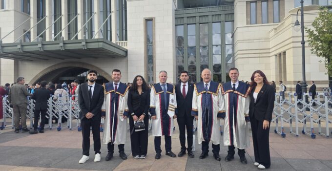 Rektör Yardımcısı Prof. Dr. Muhsin Akbaş ve Beraberindeki Heyet 2025-2026 Yükseköğretim Akademik Yılı Açılış Töreni’ne Katıldı