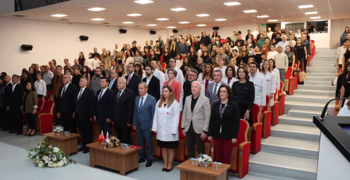 İKÇÜ’lü Geleceğin Eczacıları Mesleğe İlk Adımını Attı