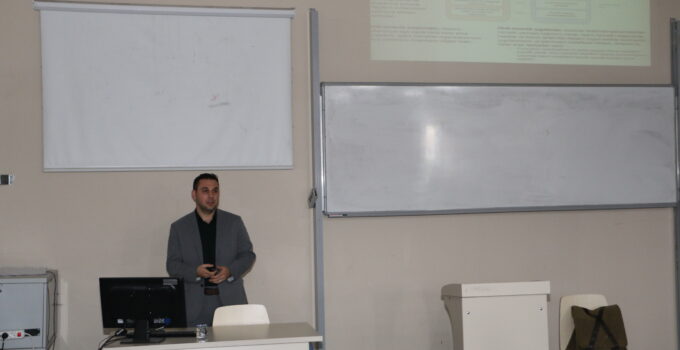 Klinik Eczacılık Uygulamaları ve Gelişen Yaklaşımlar Semineri İlgi Gördü