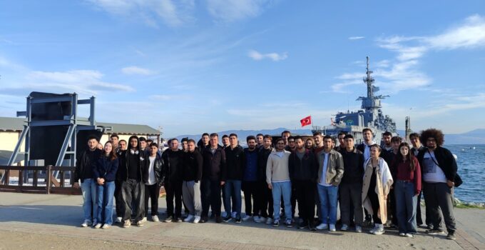 Gemi İnşaatı ve Denizcilik Fakültesi Öğrencileri İzmir Deniz Müzesinde