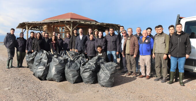 “Kıyılarda Temizlik, Geleceğe Nefes!” İKÇÜ’den Maltepe Kıyılarında Temizlik