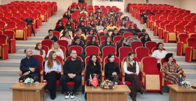 Eczacılık Topluluğundan Çok Yönlü Kariyer Zirvesi