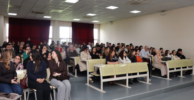 Eczacılık Fakültesi’nde “Eczanelerde Devir Süreçleri” Ele Alındı
