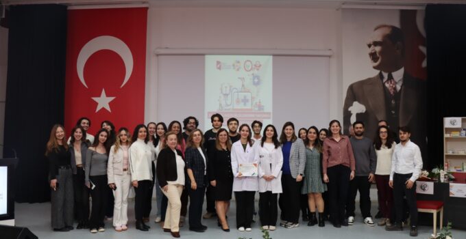 Eczacılık Fakültesinde Hasta Bilgilendirme Yarışması Heyecanı