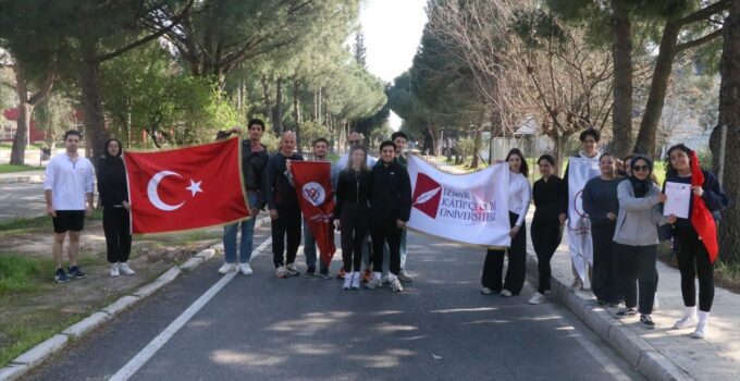 İKÇÜ’lü Öğrencilerden Su Krizine Dikkat Çekmek İçin Farkındalık Koşusu