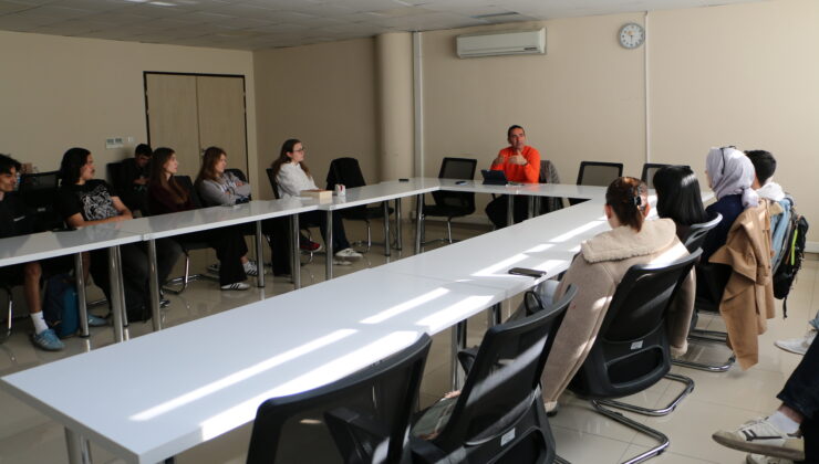 “Küresel Çağda Yapay Zekâ ve Veri Kullanımı” Konulu Seminer Düzenlendi