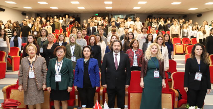 Hemşirelikte İleri Bakış Sempozyumunun Üçüncüsü Düzenlendi