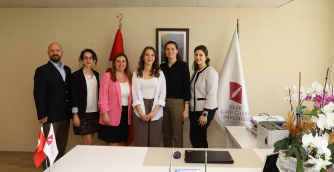 Eczacılık Eğitiminde İKÇÜ Zirvede