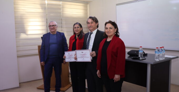 Otizm Farkındalık Programında: İKÇÜ ‘Rengimiz Kırmızı’ Dedi