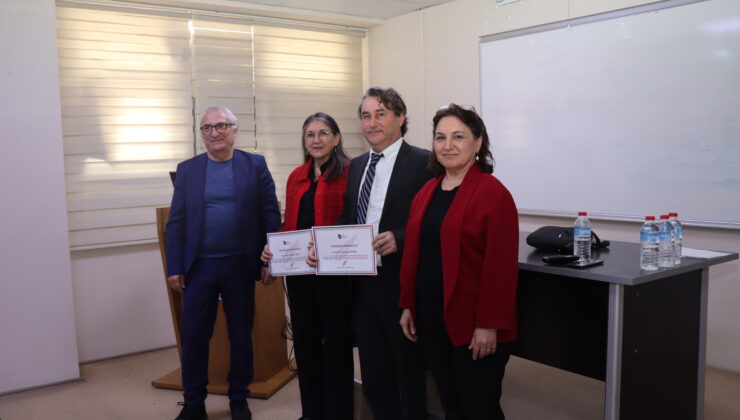 Otizm Farkındalık Programında: İKÇÜ ‘Rengimiz Kırmızı’ Dedi