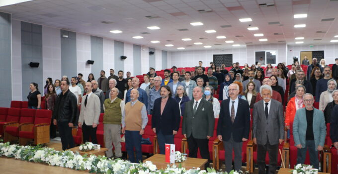 Prof. Dr. Fahri Işık İKÇÜ’de “Hiç Hellen Olmayan Anadolu’ya Sahiplik” Başlıklı Konferans Verdi