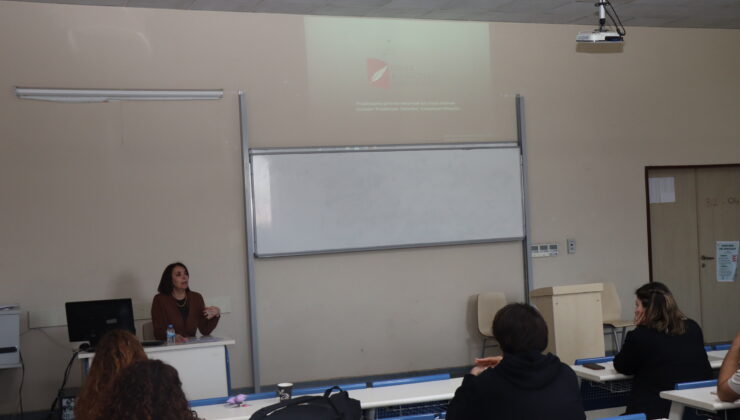 Eczacılık Fakültesi “Yardımcı Eczacılık” Konulu Söyleşi Düzenledi