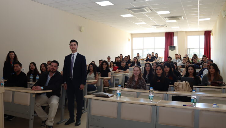 İİBF Öğrencilerine Bankacılık ve Finans Sektöründe Kariyer Olanakları Anlatıldı