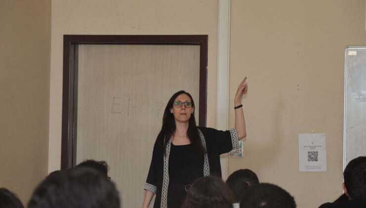 Uluslararası İlişkiler Topluluğundan “Kampüste Şiddetsiz İletişim” Semineri