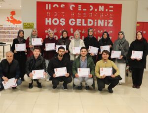 İKÇÜ İlahiyat Fakültesi Öğrencilerinden Engelli Farkındalık Merkezi’ne Anlamlı Ziyaret