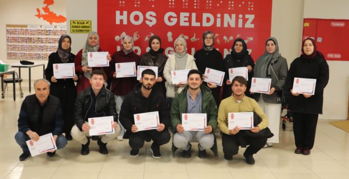 İKÇÜ İlahiyat Fakültesi Öğrencilerinden Engelli Farkındalık Merkezi’ne Anlamlı Ziyaret