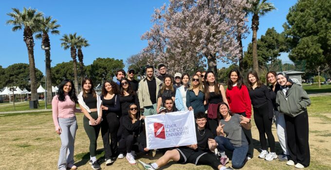 İKÇÜ Tıp Fakültesi’nden Sağlıklı Yaşam Yürüyüşü