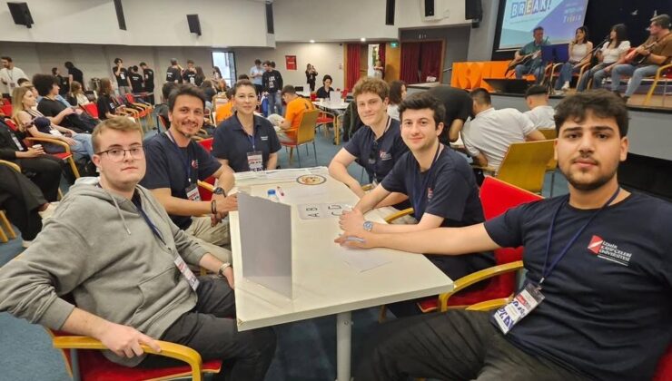 İzmir Üniversiteler Arası Bilgi Yarışması’na İKÇÜ Damgası