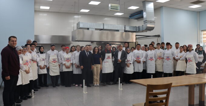 İKÇÜ Turizm Fakültesinde Uygulamalı Gastronomi Atölyesi Düzenlendi