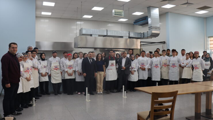 İKÇÜ Turizm Fakültesinde Uygulamalı Gastronomi Atölyesi Düzenlendi