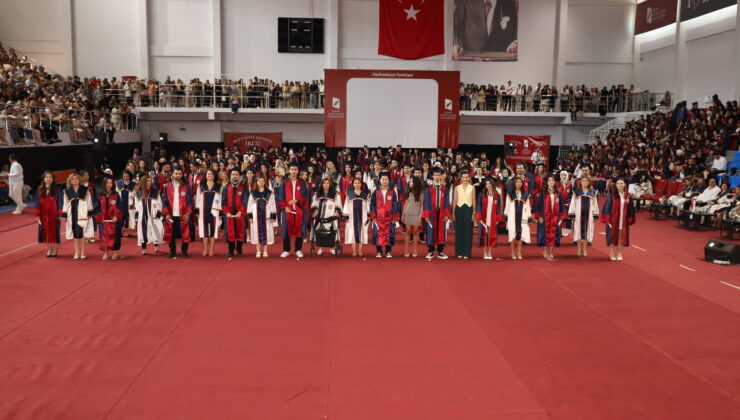 Sağlık Bilimleri Fakültesinde 12. Dönem Mezuniyet Gururu