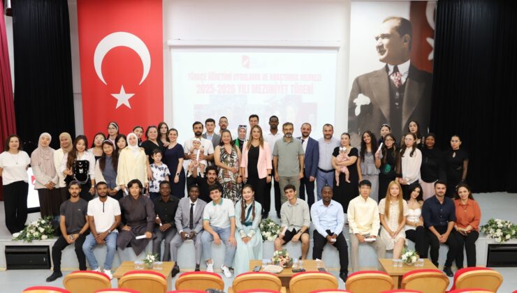 İKÇÜ TÖMER’de Mezuniyet Zamanı