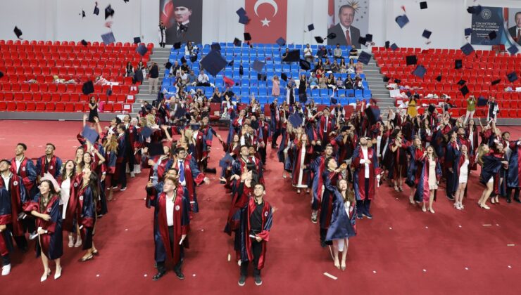İİBF, Geleceğin Liderlerini Uğurladı