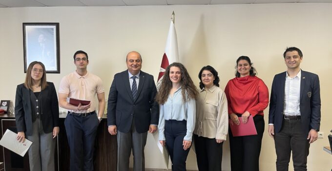 İKÇÜ Hukuk Fakültesi’nden Avrupa Çapında Büyük Başarı: İKÇÜ, Junıor European Crystal Scales Of Justıce Prıze’da Finalist Oldu