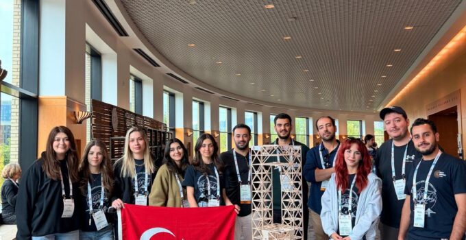 İKÇÜ Sismik Takımı, EERI Depreme Dayanıklı Bina Tasarım Yarışması’nda 49 Üniversite Arasında Dünya Birincisi