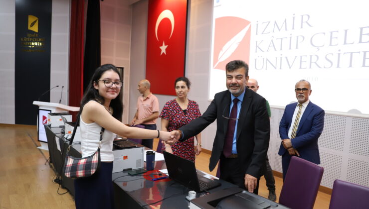 İKÇÜ’de Kayıt Heyecanına Rektör Prof. Dr. Balcı Ortak Oldu