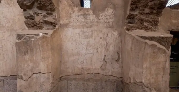 İKÇÜ’nün Smyrna Agorası Kazısında Üç Yeni Mekan ve Duvar Resimleri Bulundu