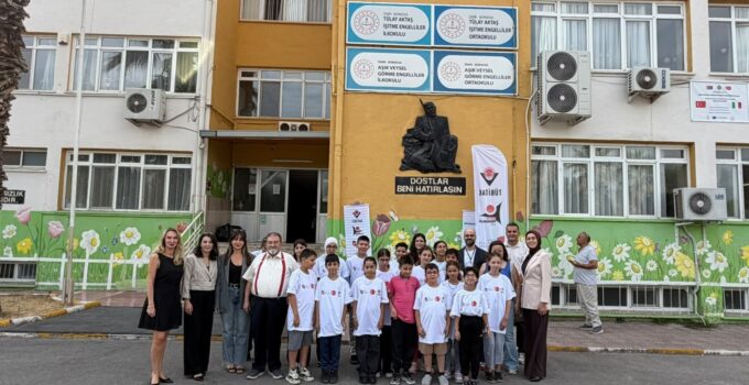 İKÇÜ’den Görme Engelli Öğrencilere Yönelik Anlamlı Proje: “Gören Kulaklar, Konuşan Eller” Sahada