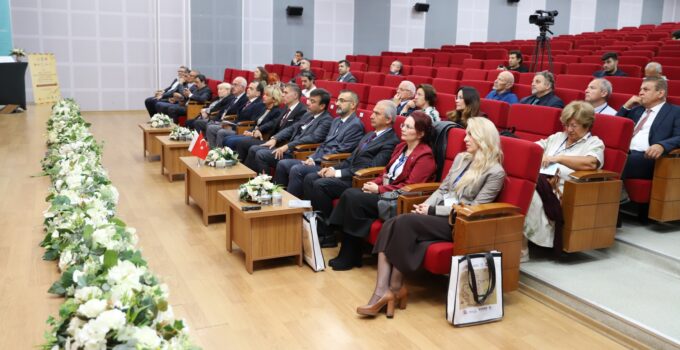 Arkeoloji ve Sanat Tarihi Araştırmacıları İzmir Kâtip Çelebi Üniversitesinde Buluştu