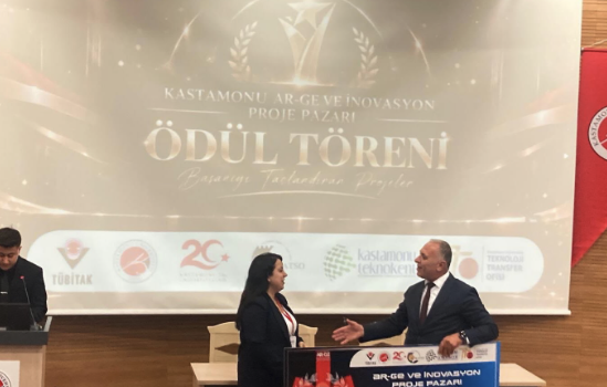 İKÇÜ Eczacılık Öğrencisi Türkü Açıkgöz’e Kastamonu Ar-Ge ve İnovasyon Proje Pazarı’nda İkincilik Ödülü