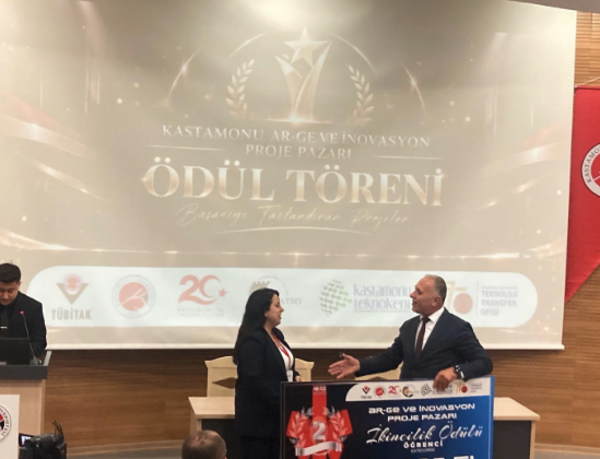 İKÇÜ Eczacılık Öğrencisi Türkü Açıkgöz’e Kastamonu Ar-Ge ve İnovasyon Proje Pazarı’nda İkincilik Ödülü
