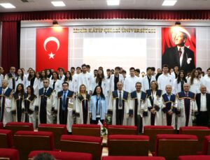 Tıp Fakültesine Yeni Başlayan 230 Öğrenci Hekimliğe İlk Adımı Attı